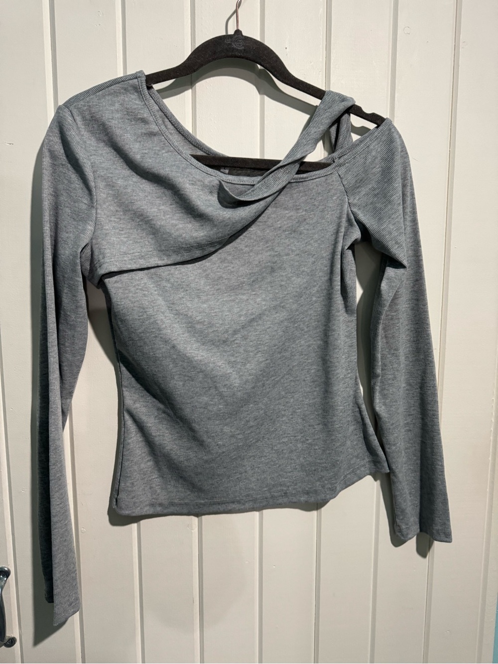 Source Unknown Heather Gray Asymmetric Cutout Long Sleeve Top